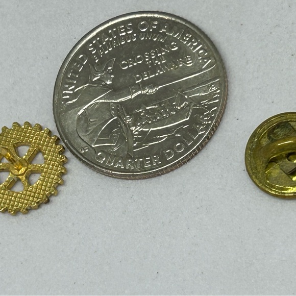 Vintage Goldtone Rotary International Pin‎ - Picture 4 of 6